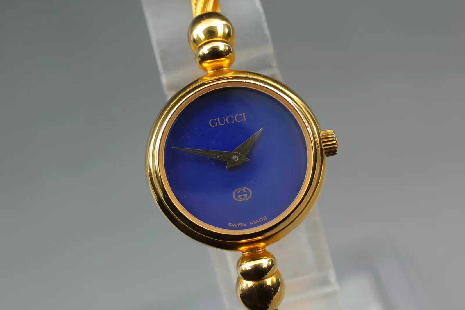 Montre femme vintage [PRESQUE COMME NEUVE] GUCCI 2700L bracelet or suisse Qz du JAPON Y589