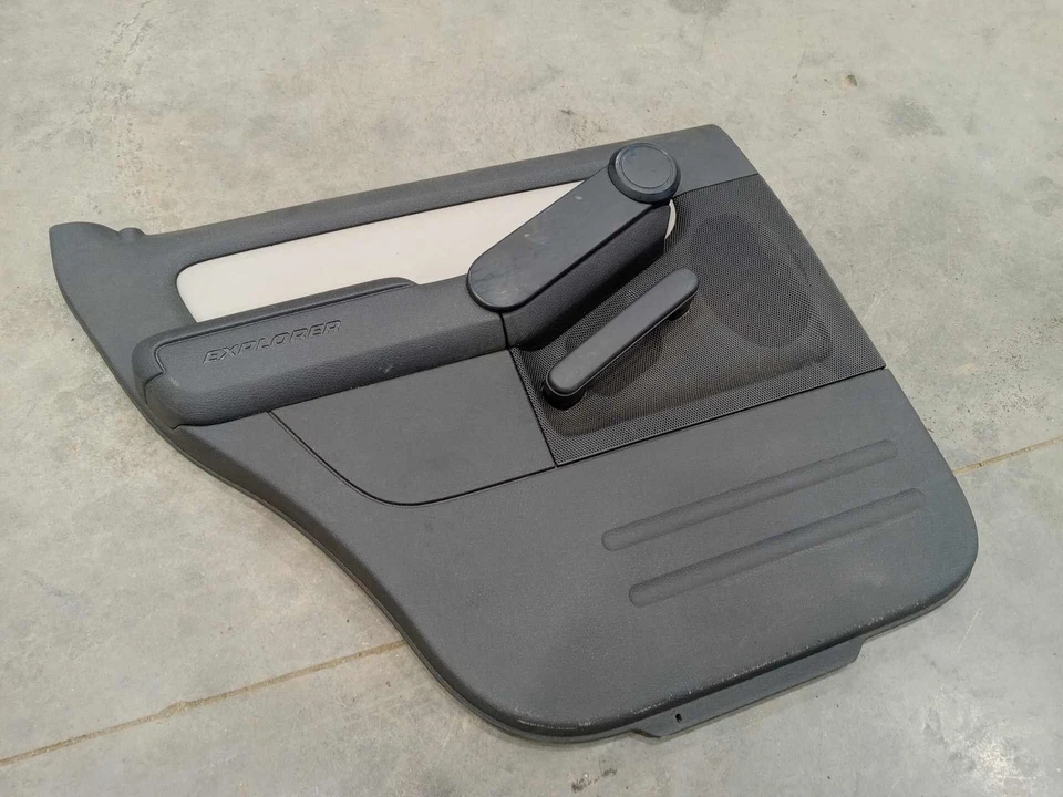 07-08 Ford Explorer Sport Trac Panel de moldura de puerta trasera lado izquierdo del conductor negro/gris Foto 2 de 4
