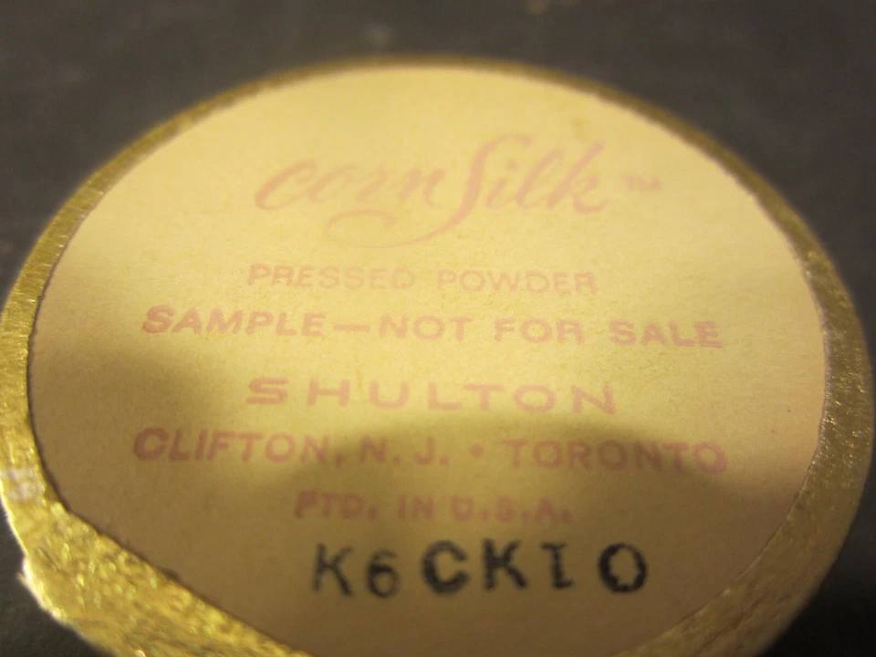 Nuevo contenedor de muestras de seda de maíz prensado en polvo Shulton Toronto CN _Clifton NJ Foto 3 de 4