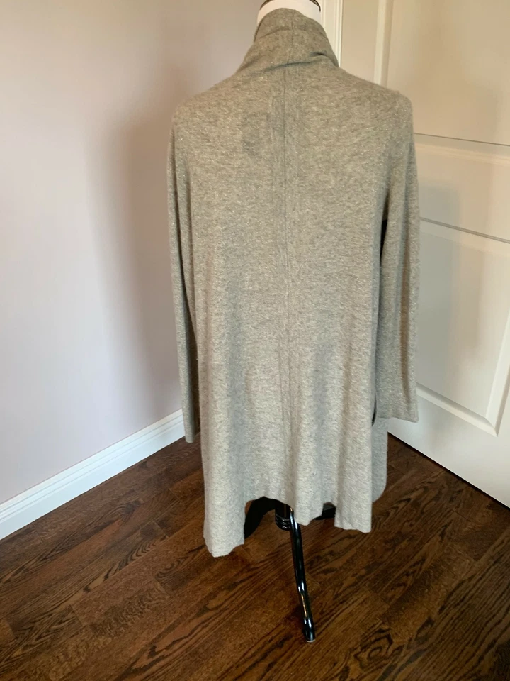 Cárdigan de cachemir beige DONNA KARAN USADO EN EXCELENTE ESTADO TALLA S/P Foto 3 de 4