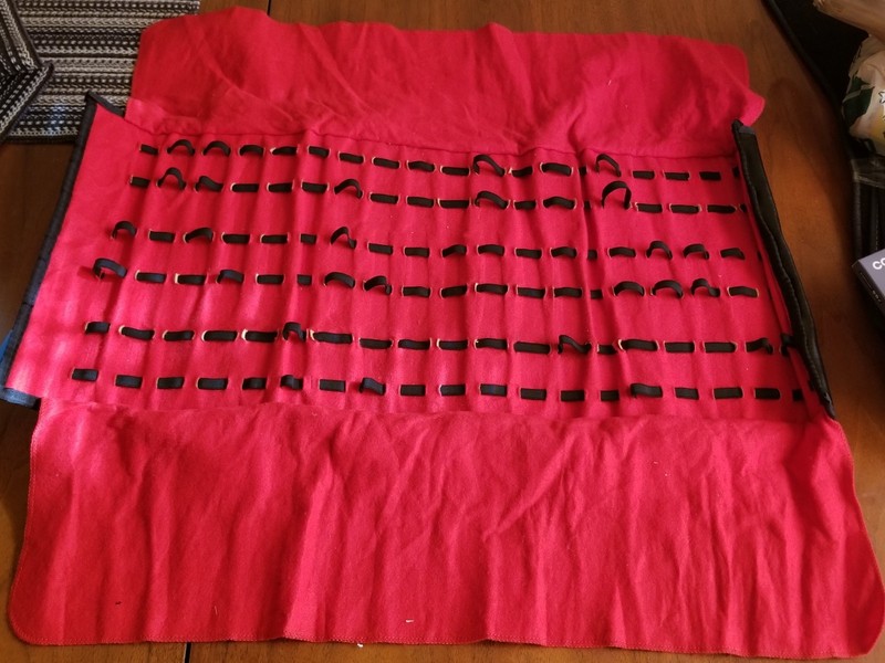 60 KNIFE ROLL UP KNIFE STORAGE CASE HOLDER  BUCKLES W/ HANDLE LIGHTLY USED CLEAN