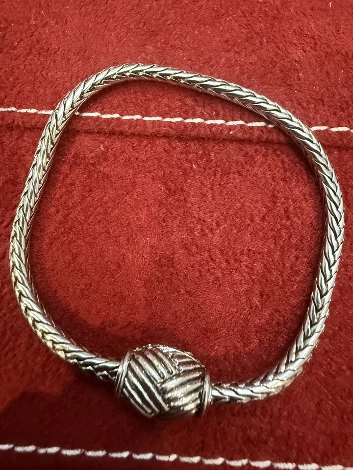 PULSERA reversible con cierre magnético flexible de diamantes de imitación de cristal blanco y negro Foto 3 de 4