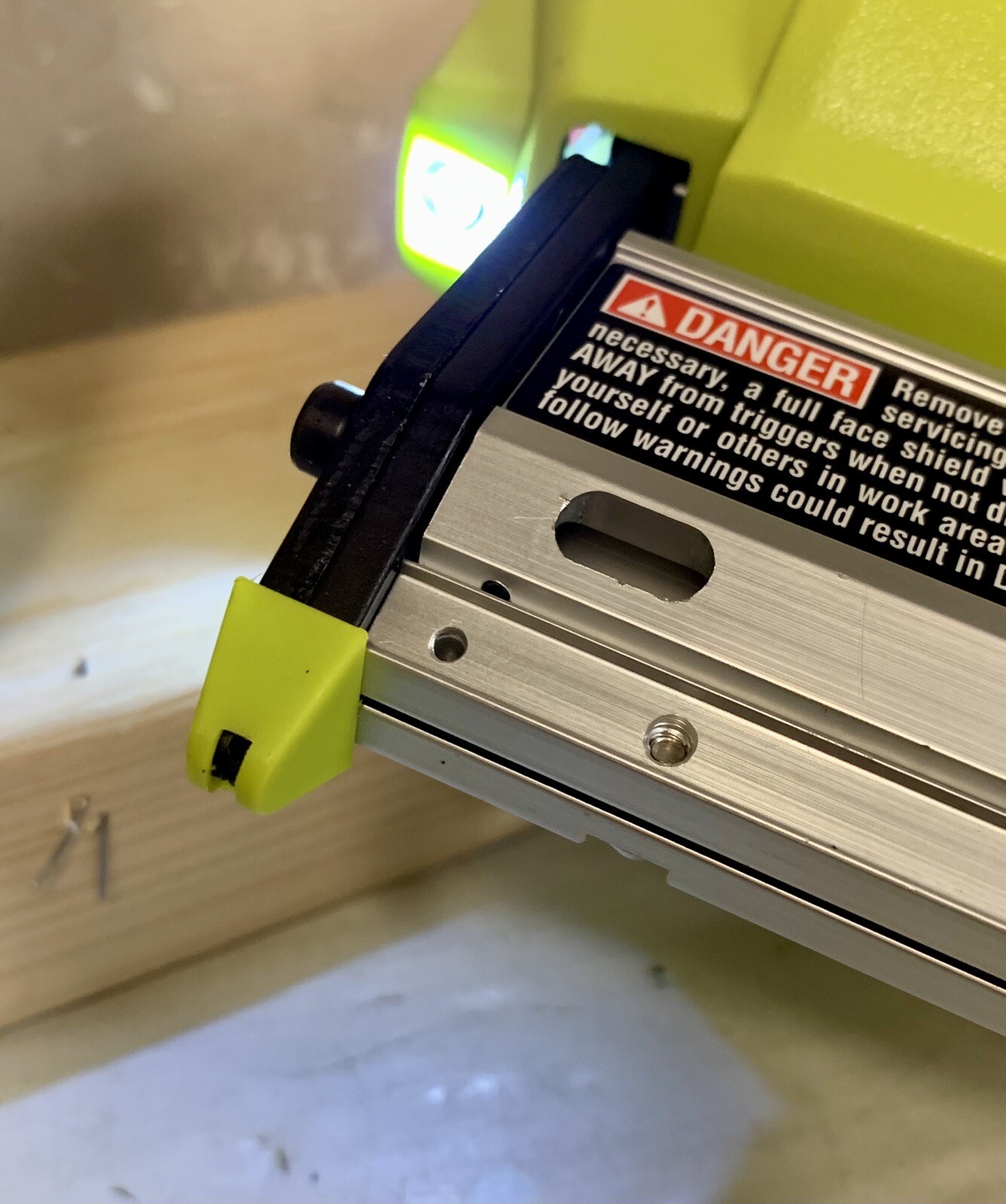 (1) Ryobi 18Volt 23 Gauge Pin Nailer P318 1.5Ah Battery PBP002 and a