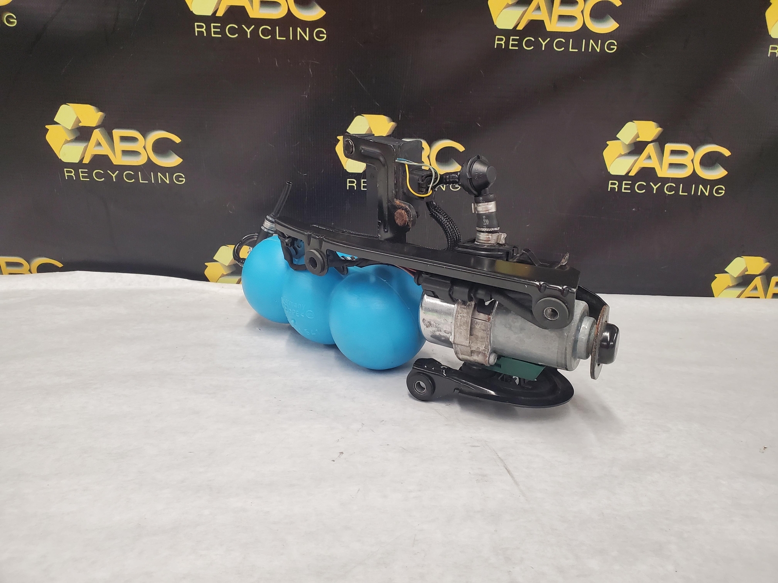 2007 Bentley Flying Spur Brake Booster Vaccum Air Pump Assembly OEM BENTLEY 07