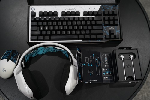 RARE Logitech x KDA All League of Legends Collector’s Bundle - Keyboard, G733 + - Photo 7/17