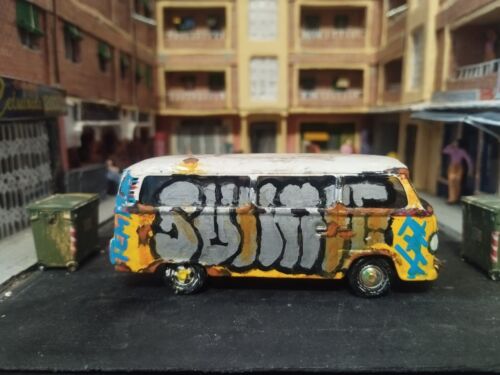 VW Volkswagen T2 - IXO Altaya - 1/43 modificado efecto óxido suciedad graffitis - Imagen 8 de 10