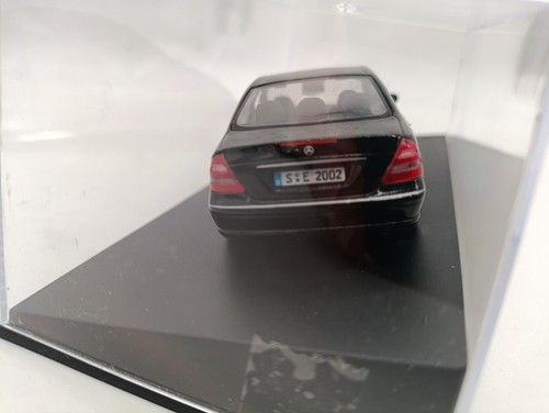 Mercedes Benz E class W211 1/43 Minichamps + showcase - Imagen 5 de 5