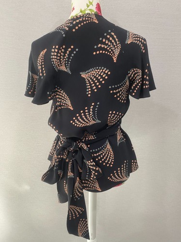 COUNTRY ROAD NAVY PATTERNED SHORT SLEEVE WRAP TOP SIZE XS - Bild 3 von 7