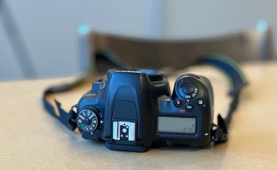 Nikon D7500 Gehäuse (13.060 Ausl.) vom händler Private-fotografie.nl - Bild 3 von 4