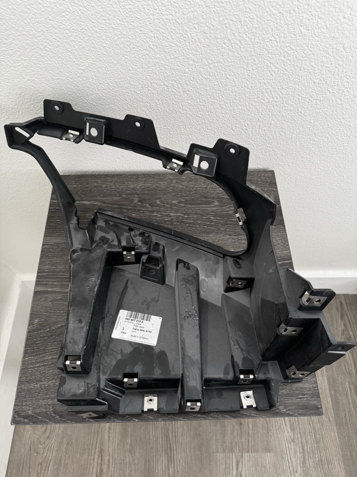 AUDI R8 4S REAR LEFT OUTER BUMPER BRACKET CLOSING ELEMENT 4S0807319A