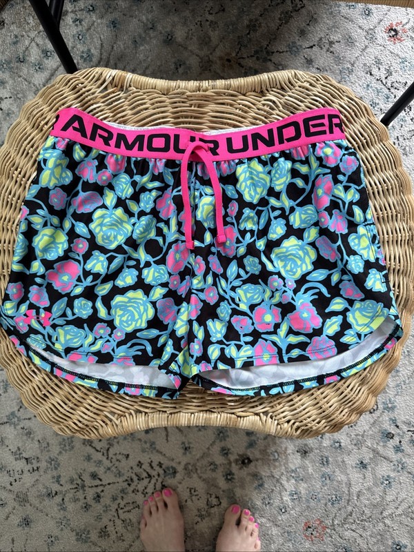 Under Armour Girls Heat°Gear Athletic Shorts Size Youth L Floral Print- EUC