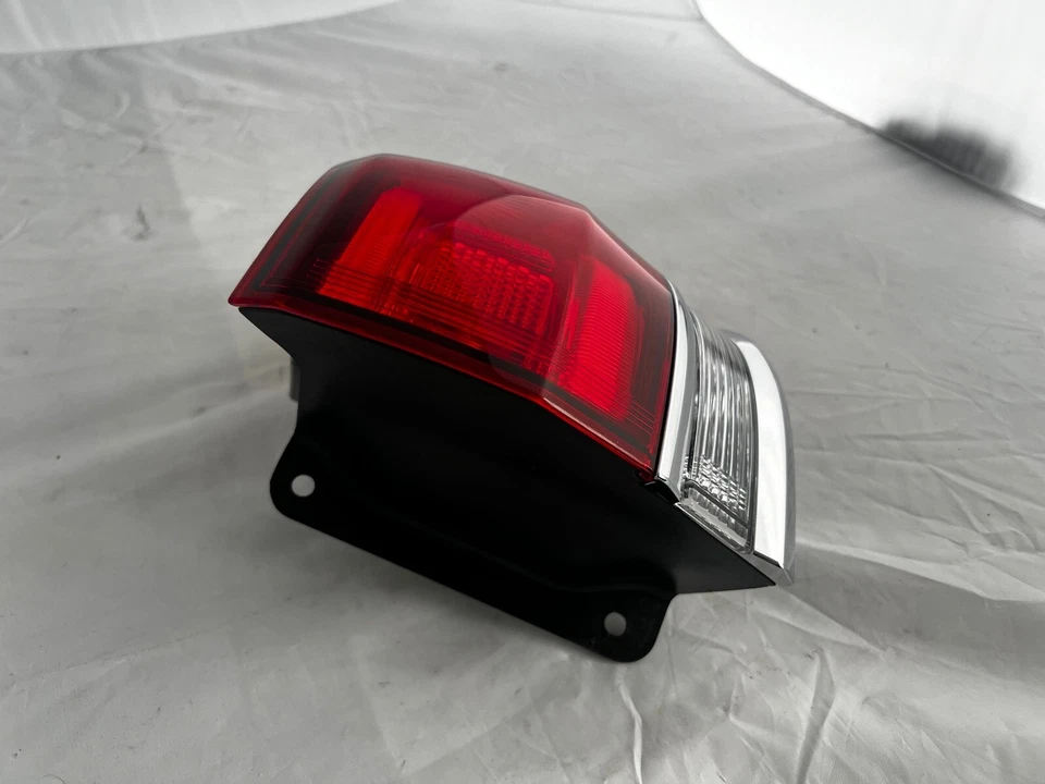 Jeep Grand Cherokee 2020-2022 luz trasera exterior LED * DERECHA * OEM 68471328AA Foto 3 de 4