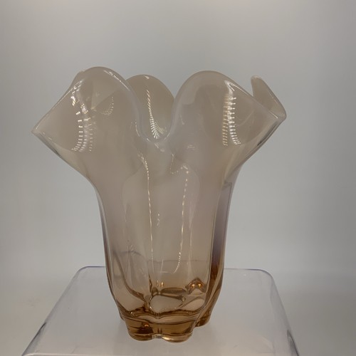 1940s Duncan Miller Canterbury Pink Opalescent Crimped Vase Petal Bottom 8" Tall - Picture 6 of 12
