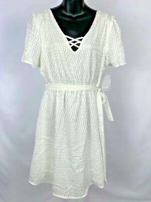 19 Cooper Double V-Neck White Dress Sz L Knee Length Tie Waist Short Sleeve 