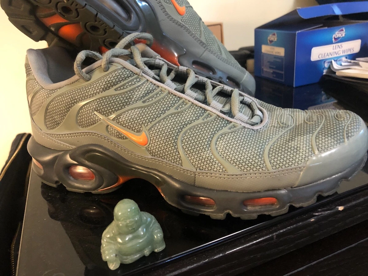 Olive green air max plus tn top