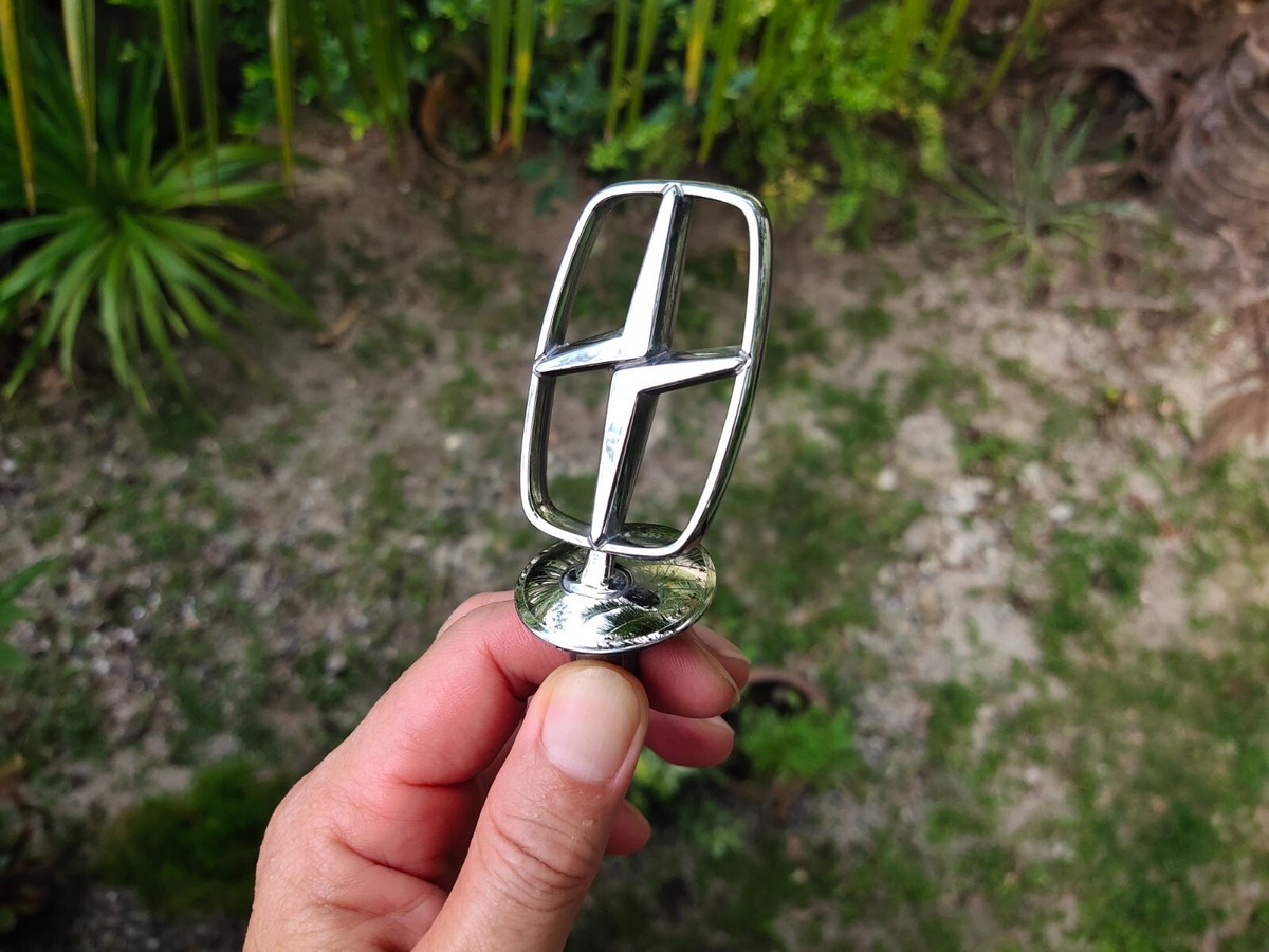 Nissan Cedric TA-MY34 Front Bonnet Emblem Badge Hood Ornament 1999