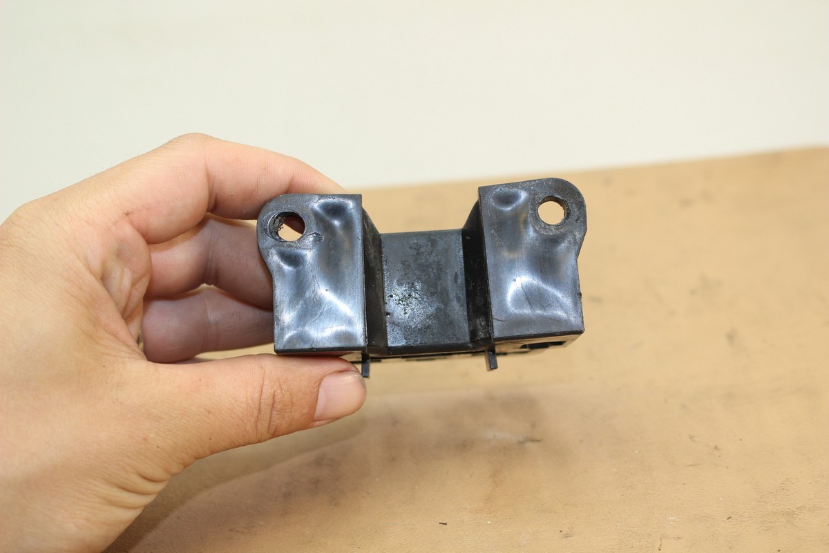 1987 KAWASAKI NINJA ZX750 (#299) WIRE HARNESS ELECTRICAL HOLDER