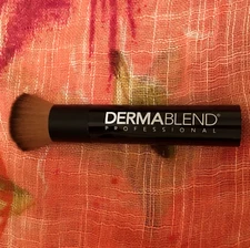 NEW DERMABLEND Porfessional Flat-Top Kabuki Brush Makeup Foundation Buffing NEW!