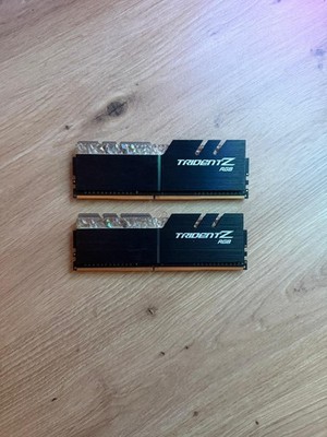 G.SKILL Trident Z RGB 16GB (2x8GB) DDR4 3200MHz CL16 - Royal Mod