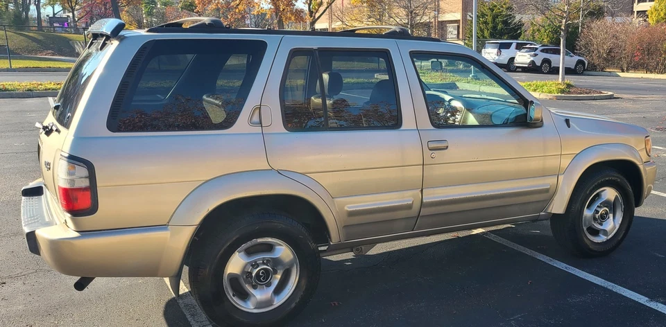 1999 Infiniti QX4  - Image 3 of 4