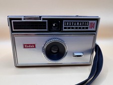 Kodak Instamatic 104 Vintage Camera with Carry Strap. Made In USA Untested .