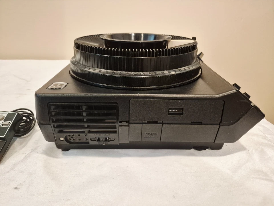 Professionally Serviced Kodak 5600 Carousel Slide Filmstrip Projector See Video - Image 4 of 4
