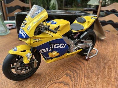 Minichamps 1:6 Honda RC211V - Team Camel Pramac Pons - Max Biaggi - MotoGP 2003