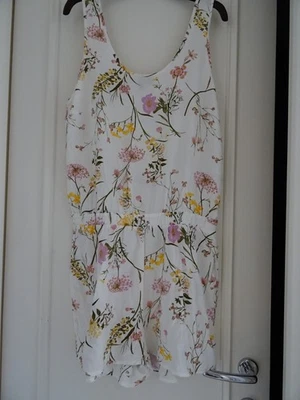 Combishort blanche fleurie VERO MODA taille 38 - Photo 1/3
