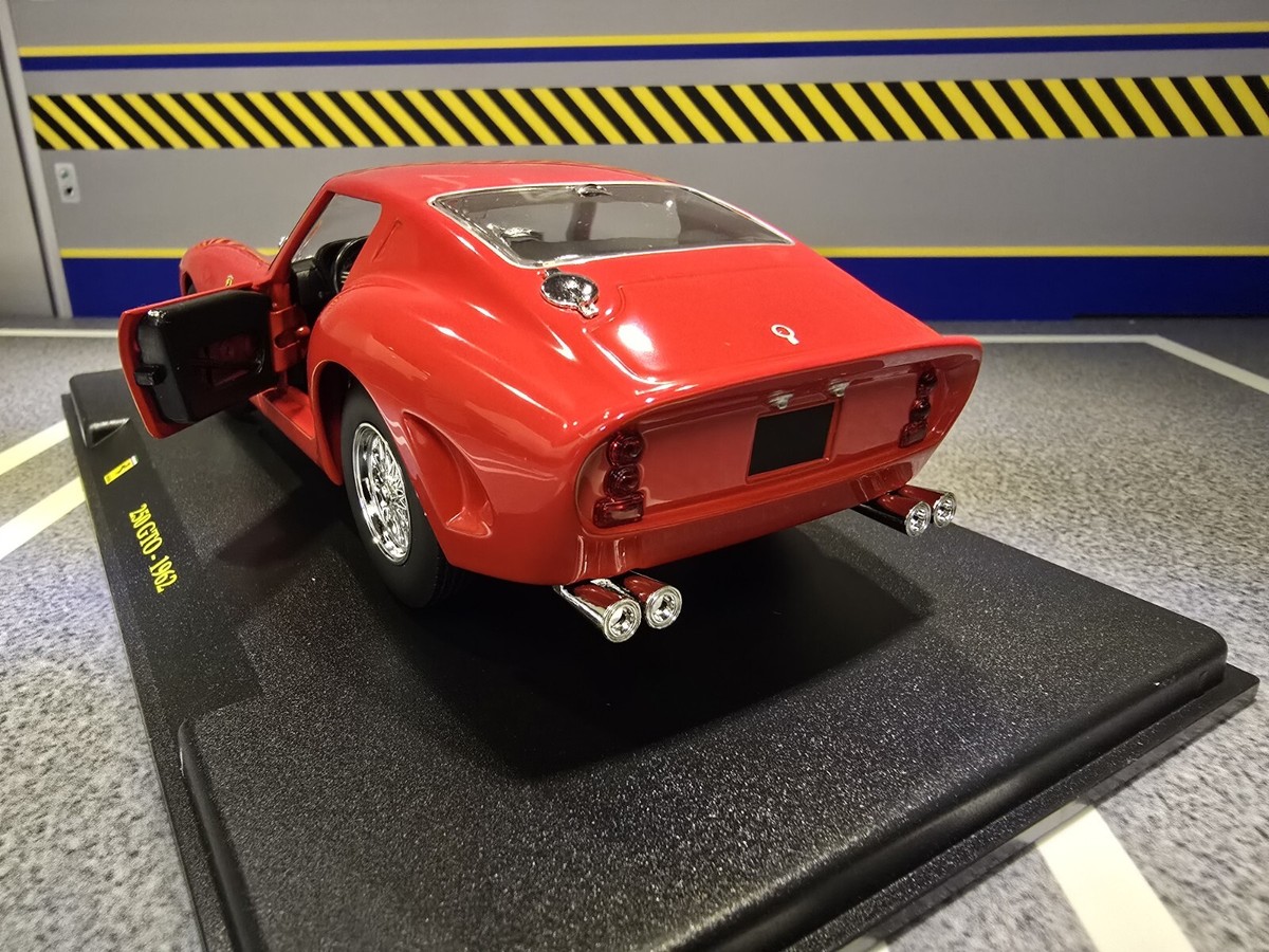 Ferrari 250 GTO 1962-64 V12 Berlinetta Red 1:24 Scale Model