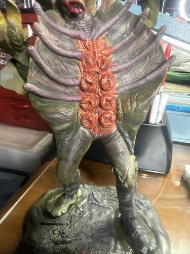 Famous Monster Maniacs The Freakmaker Mutations Painted figure Statue Broken (a) - Picture 6 of 24