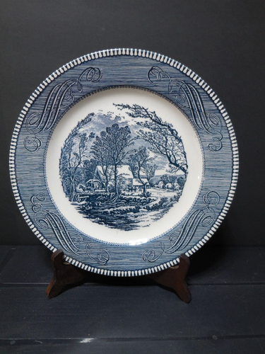 Assiette à tarte « Matin enneigé » 10 po. Royal China Currier and Ives