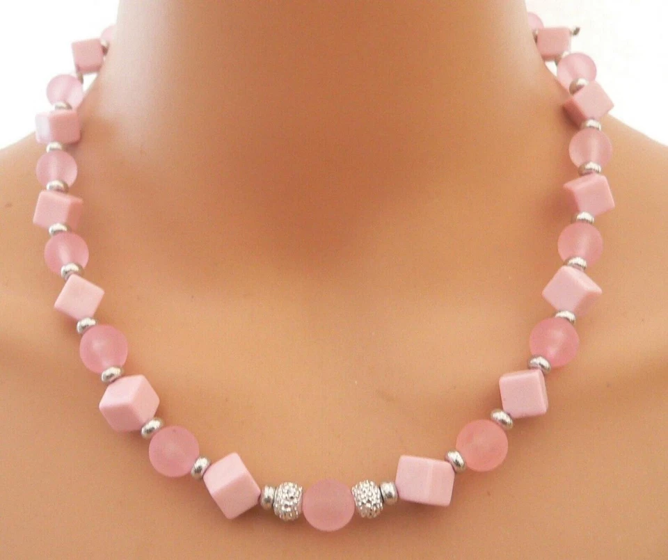 Halskette Würfel rosa opak diagonal, Perlen matt rosa Strass 309d - Bild 2 von 4