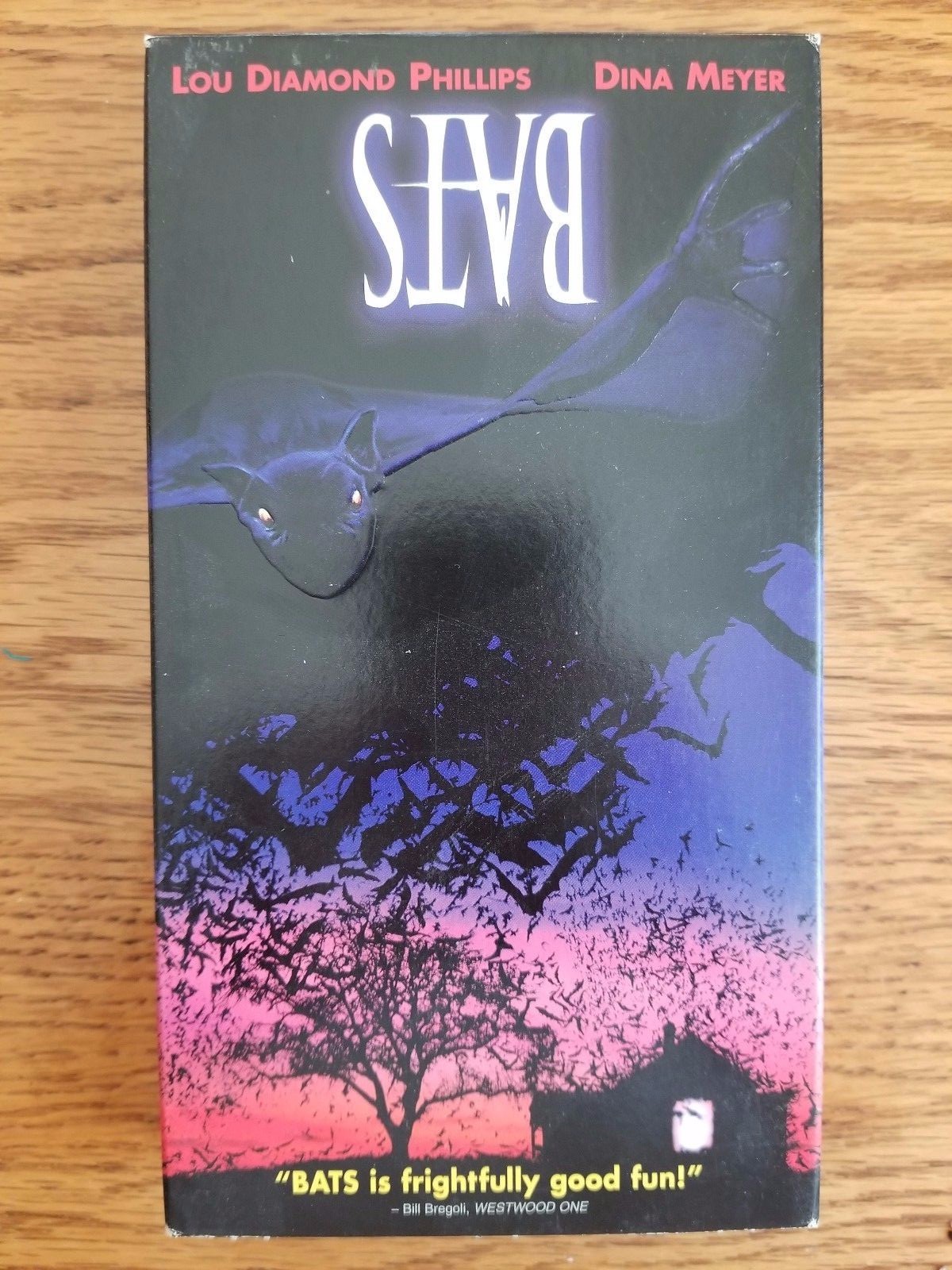 Bats Lou Diamond Phillips and Dina Meyer (VHS, 2000.) 43396048157 eBay