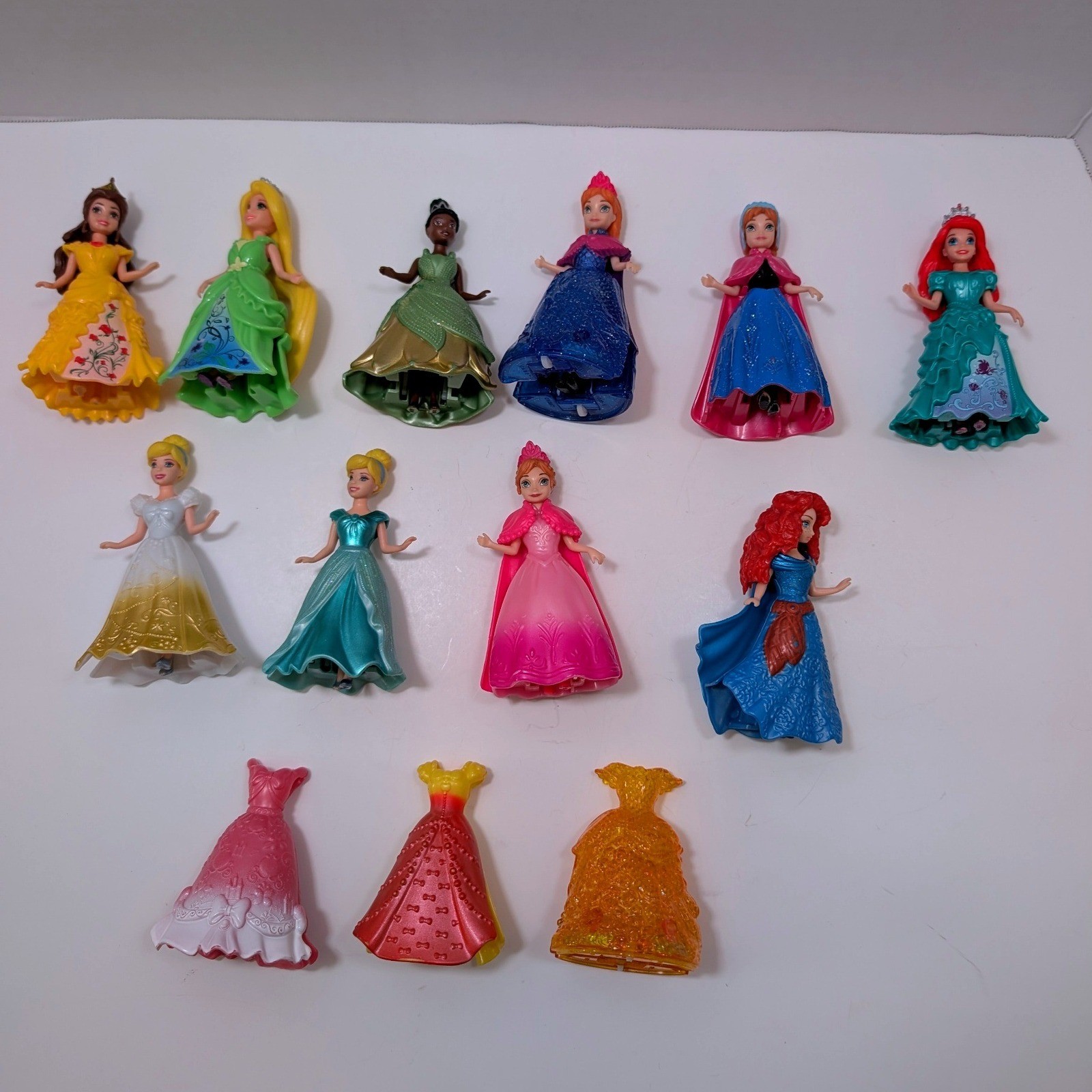 Lot 10 Figures 13 Dresses Polly Pocket Belle
