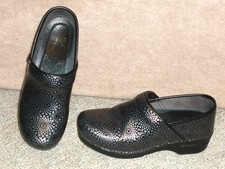Women's black/silver DANSKO embossed leather upper clogs / shoes 39  8.5/9 