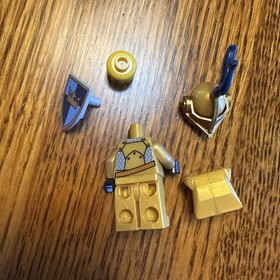Lego Castle Fantasy Era GOLD KNIGHT With Shield & Armor (7079) - 2009