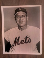 Top 10 Gil Hodges Baseball Cards 15