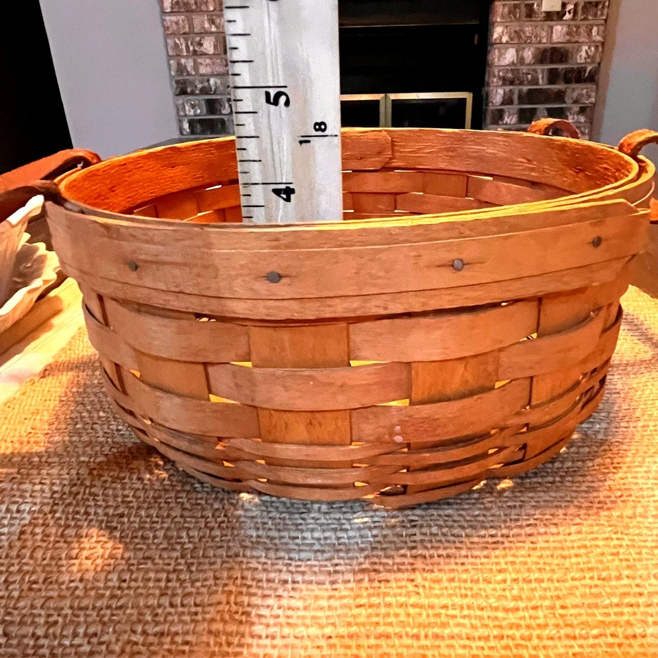Vintage Longaberger Basket Round 9 inch Woven Leather Handle Vintage 1989 - Image 4 of 4