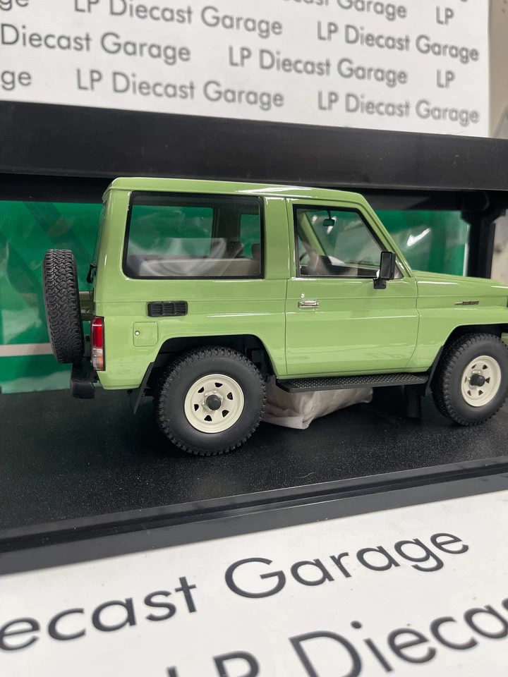 CULT Scale Models Toyota Land Cruiser BJ70 Green 1:18 Scale Resin Model - Image 3 of 4