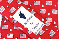 VINEYARD VINES MEN'S TIE RED/FLAGS PRINT WIDTH 3.50" LENGTH: 60"