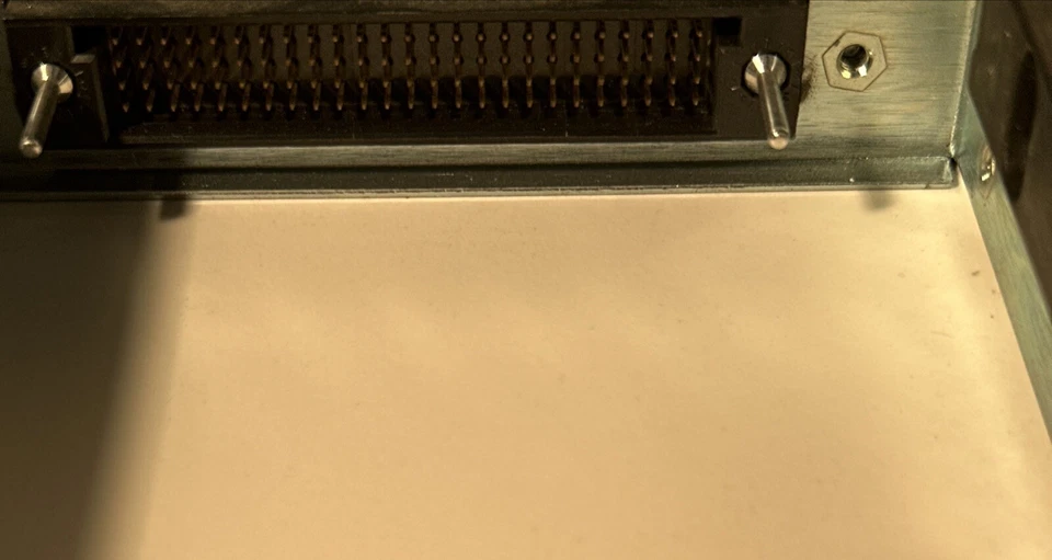 DE100i-SWDHS Kingston Wide Diff SCSI ISOLATOR carrier w/68-PIN SCSI HARD DRIVE - Image 2 of 4