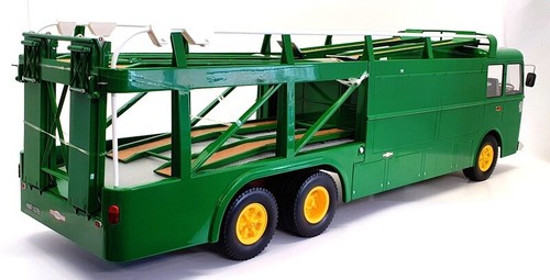 Norev 1/18 Scale 187702 - 1970 Fiat Bartoletti 306/2 Racing Transporter - Green - Picture 4 of 6