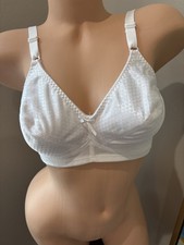Vintage Hanes Her Way Woman  s Bra 36C White Soft Cup Bra Model G273