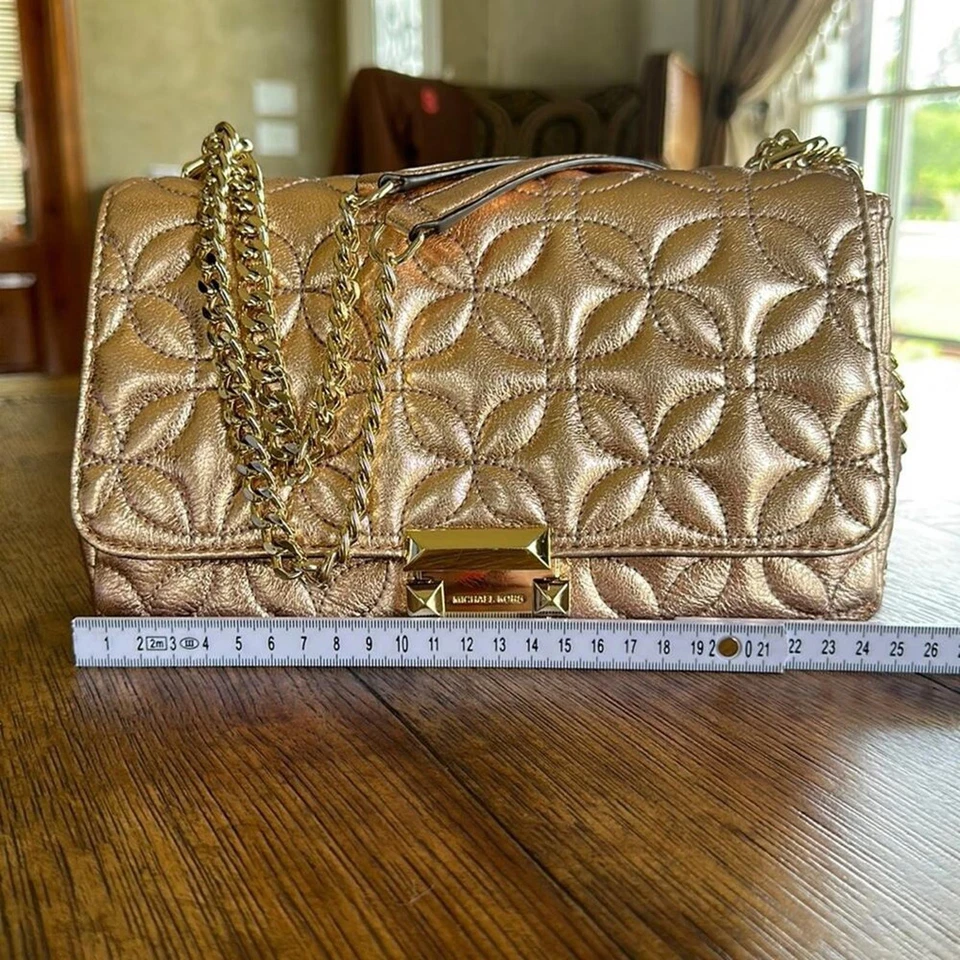 Michael Kors | Bolso de hombro acolchado floral dorado rosa metálico | 0760 Foto 3 de 4