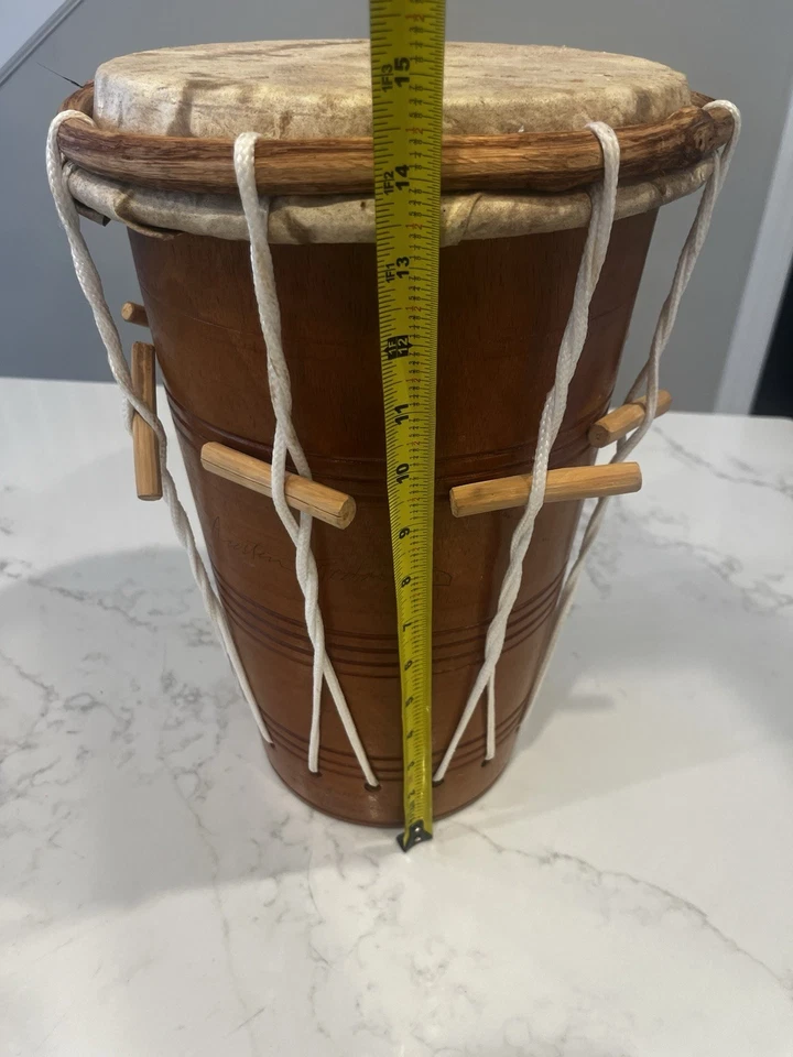 Tambor Beliceño Hecho a Mano - Firmado por Austin Rodríguez (Dangriga, Belice) Foto 2 de 4