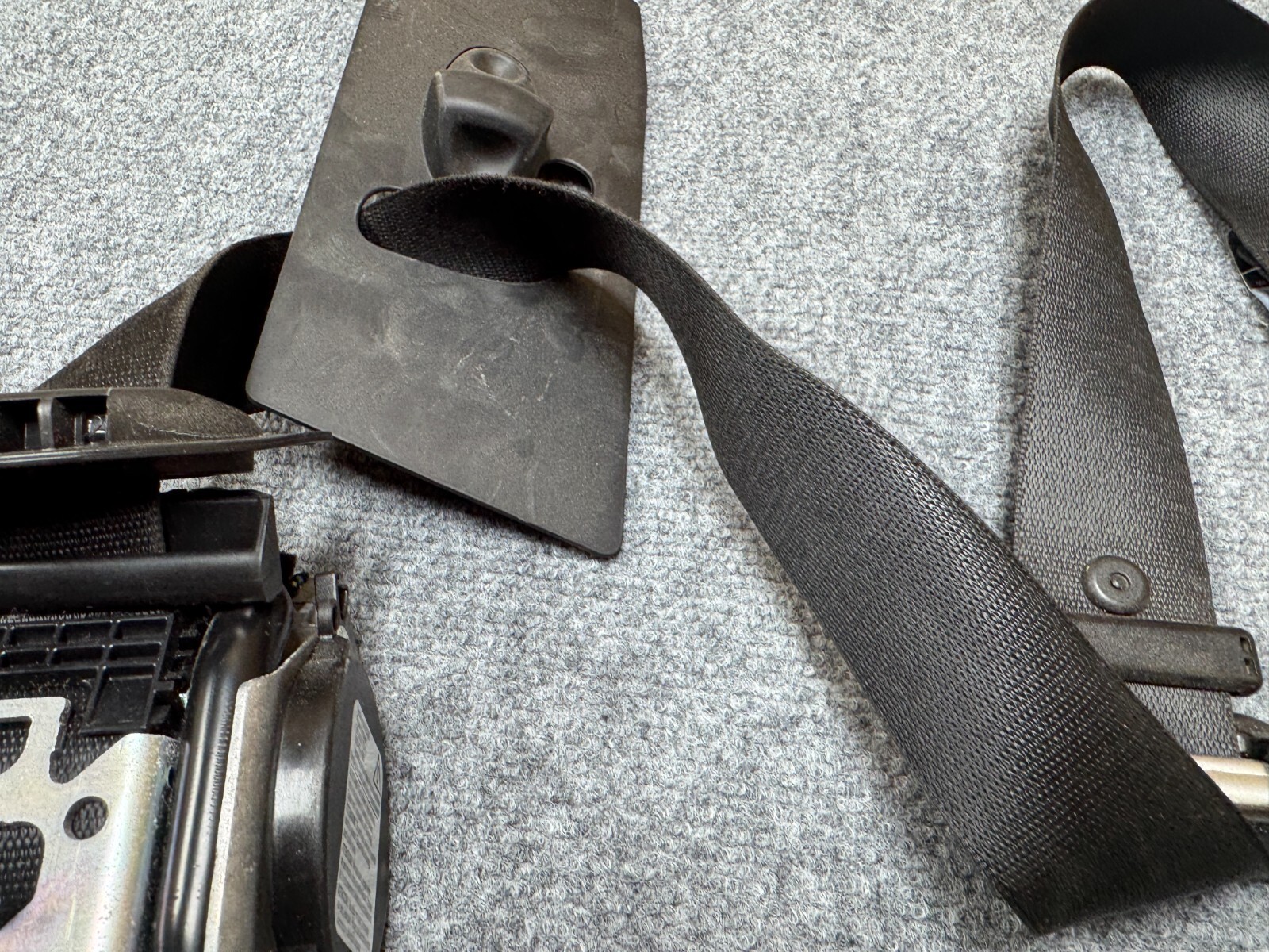 MASERATI GHIBLI M157 14-17 OEM FRONT LEFT DRIVER SIDE LH SEAT BELT RETRACTOR 60K