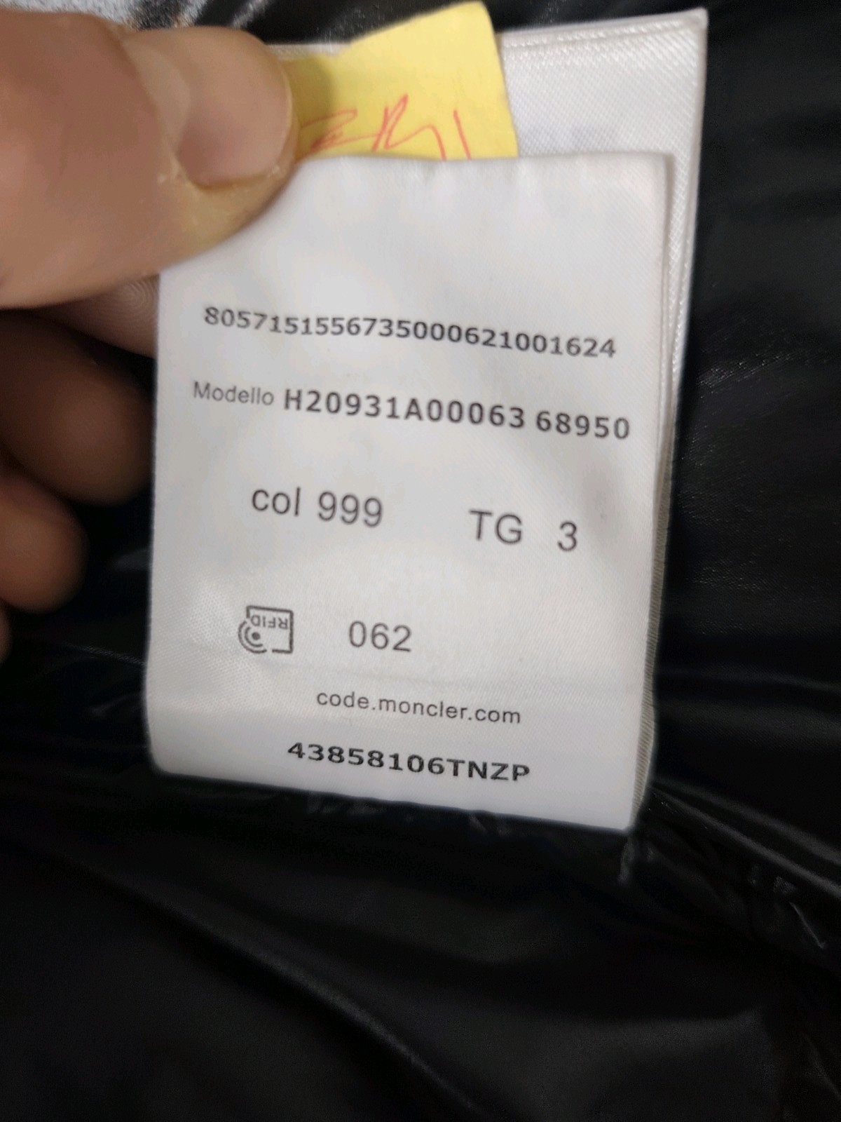 Moncler Madeira Hooded Short Down Jacket In Black. Size 3 image 10