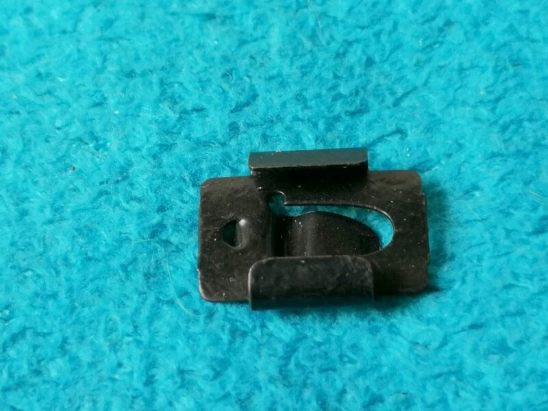 Ford Taunus 12m G13 Weltkugel Frontzierleiste Clip Zierleistenclip Oldtimer NEU - Изображение 2 из 3