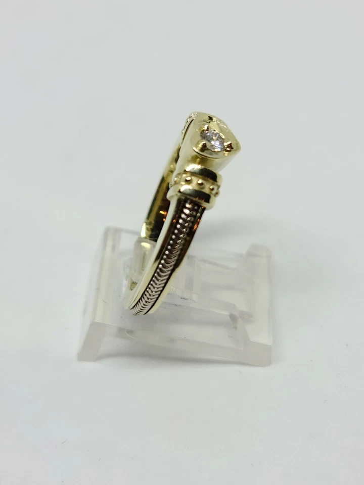 Anillo con banda de diamantes y corazón de oro amarillo de 14 quilates tamaño 7,75 precio de venta sugerido por el fabricante 2.250 USD Foto 3 de 4