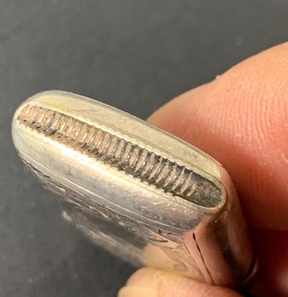 Pequeño estuche Vesta Victoriano Plata Grabado, Birmingham 1887 Foto 4 de 4